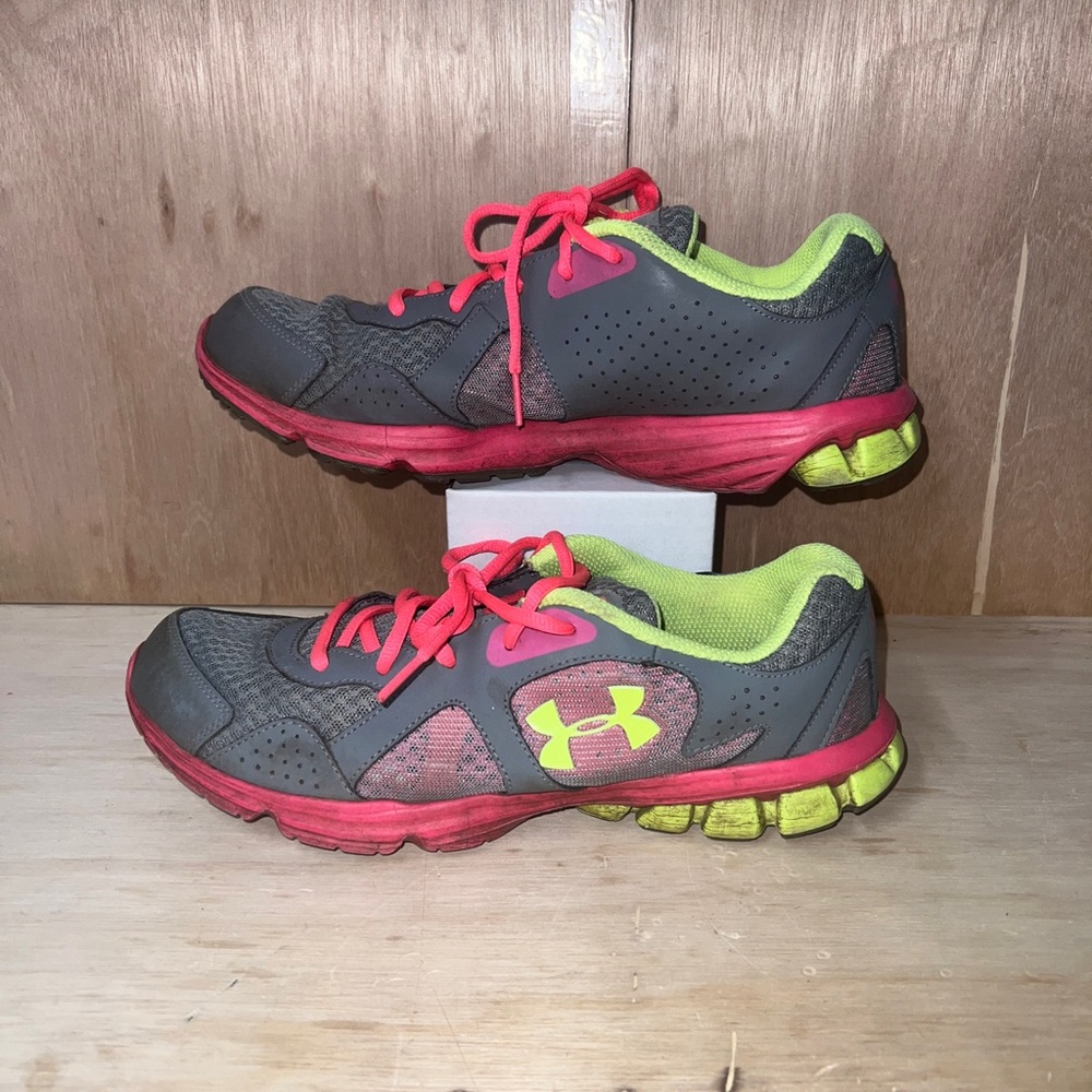 Under Armour Endure Women’s Sz 11 Running Shoes Neon Pink Grey Green 1246506-040